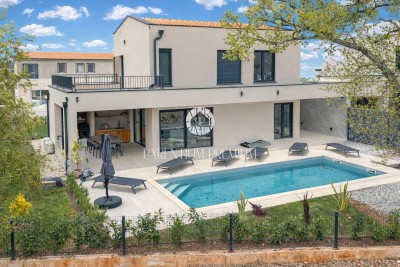 Villa moderna con piscina, sauna e giardino curato – posizione tranquilla vicino a Parenzo