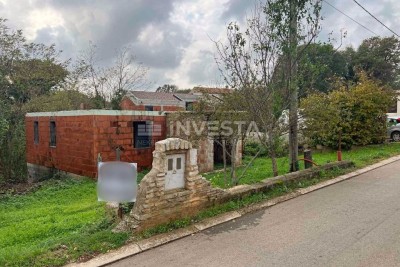 Okolica Krnice, građevinsko zemljište sa započetom gradnjom