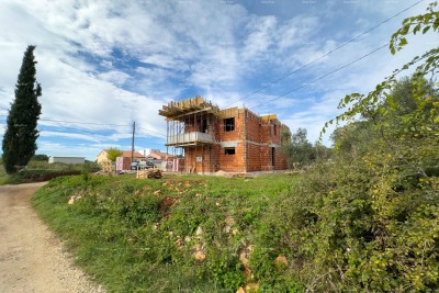 Novogradnja, 2 km do centra grada Pule, 7 km do Ližnjana.