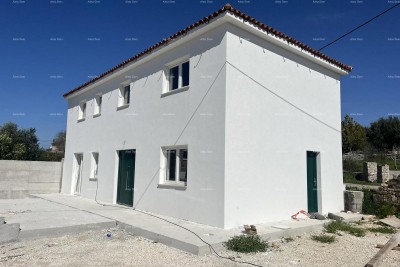 Prodaje se  atraktivna kuća u visokoj fazi gradnje, blizu Kanfanara