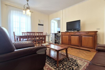 POREČ – Povijesna zgrada s 4 stambene jedinice u samom centru grada