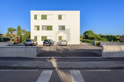 Poreč, Wohnung mit 3 Schlafzimmern in luxuriöser Lage, 500 m vom Meer entfernt