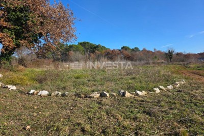 Baugrundstück mit Genehmigung – Villa mit Pool und Garage