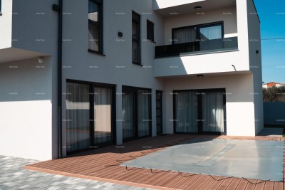 Top lokacija, Pomer! Moderna katnica sa bazenom i jaccuzi-jem!