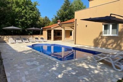 ISTRA, LABIN, PREDIVNA KUĆA NA MIRNOJ LOKACIJI!