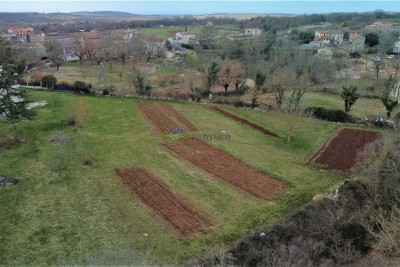 Bellissimo terreno di 975 m² vicino a Višnjan!