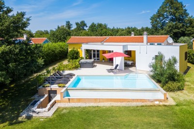 Beautiful single-storey house with swimming pool near Svetvinčenat