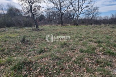 Terreno edificabile a scopo commerciale con progetto di centrale solare a Umag - Umago