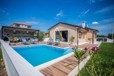Beautiful one-story house with pool and spacious yard, Istria, Poreč