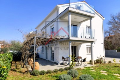 Moderna kuća s vrtom, 5 km od Poreča – mirna lokacija, zadnja u nizu