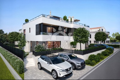 Vrstna hiša 1 km od morja z bazenom, teraso in luksuzno razporeditvijo