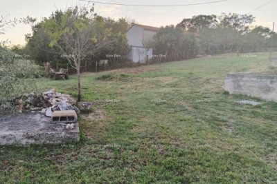 Građevinsko zemljište s pogledom na more i postojećim objektima , Barban