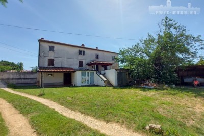 Casa in pietra da ristrutturare su 3 piani, cortile di 650 m2 e garage