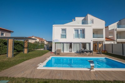 Designervilla mit Blick auf das Meer und die Natur, Poreč, 2 km vom Meer entfernt