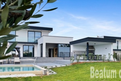 Villa moderna con piscina, Kaštelir