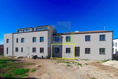 Poreč, Umgebung, Erdgeschosswohnung mit zwei Schlafzimmern und Garten