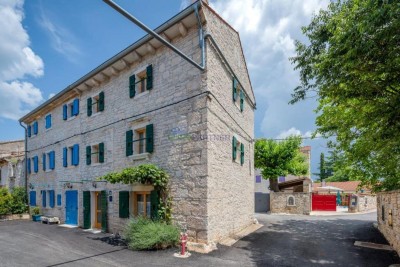 Istra, Kanfanar, casa in pietra con edificio aggiuntivo e piscina