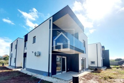 Medulin, ausgezeichnete Lage, neues Gebäude. Haus mit 4 Schlafzimmern und 4 Bädern!!