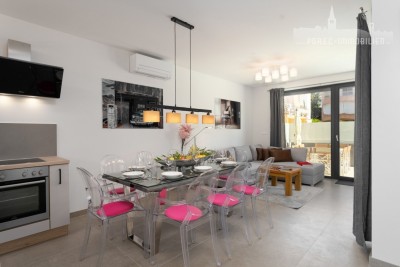 Moderno opremljena hiša, le 700 metrov od morja.