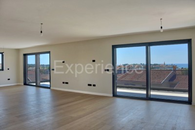 Poreč, ekskluzivan penthouse s pogledom na more i krovnom terasom