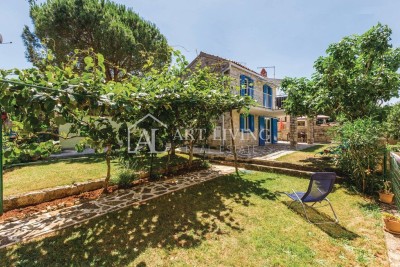 Istra, Umag, okolica - kamena kuća na TOP lokaciji 50 metara od mora