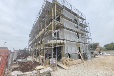 Stan u novogradnji 600 m od mora i plaže u okolici Umaga