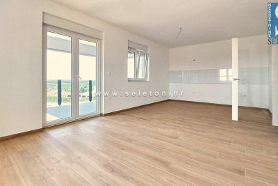 Istria, Poreč, nuovo appartamento di 82 m2 con vista mare vicino a Poreč-Parenzo, 2 posti auto e ripostiglio