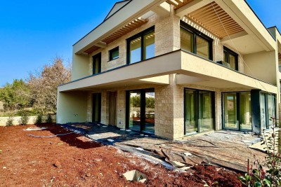 UMAG, VILLA SAMO 150 METARA OD PLAŽE I MORA