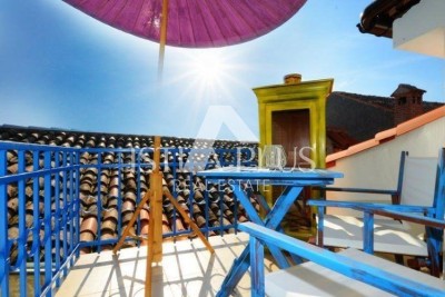 POSIZIONE ESCLUSIVA NEL CENTRO DI PARENZO - CASA TRILOCALE