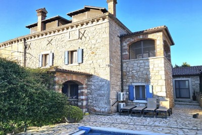 Villa in pietra con piscina e wellness, vicino a Parenzo, vendita