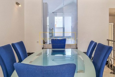 Appartement te koop in Novigrad – 124 m², 350 m van zee, toplocatie