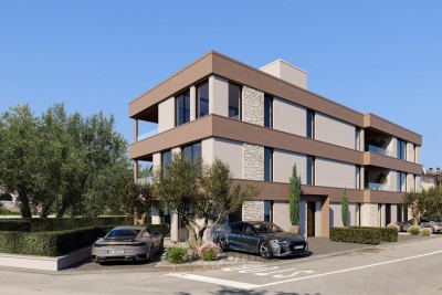 Moderan stan u prizemlju s privatnim dvorištem od 240 m²