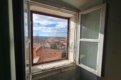 Steinhaus zur Renovierung im Herzen von Grožnjan