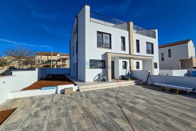 Beautiful semi-detached house with a sea view, Poreč