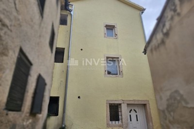 Zentrum von Medulin, teilweise Steinhaus