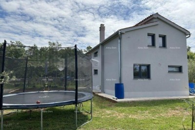 SAMOSTOJEĆA KUĆA S POMOĆNIM OBJEKTOM I PROSTRANOM OKUĆNICOM U ZAPADNOJ ISTRI