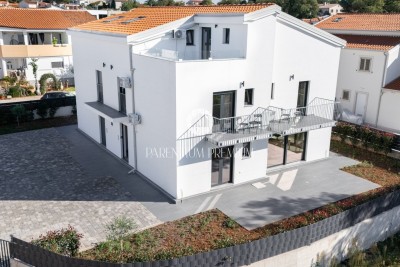 Ampia casa bifamiliare – posizione tranquilla vicino al centro di Parenzo