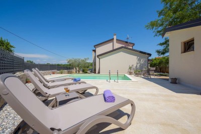 POREČ, OKOLICA, VRHUNSKA VILA S BAZENOM!PRILIKA!