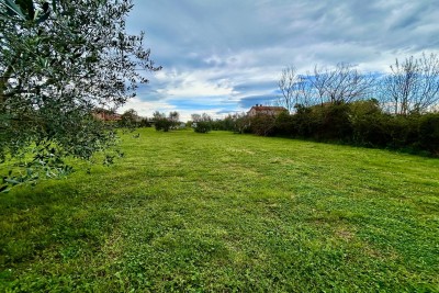 UMAG, GRAĐEVINSKO ZEMLJIŠTE SAMO 1.5 KM OD MORA