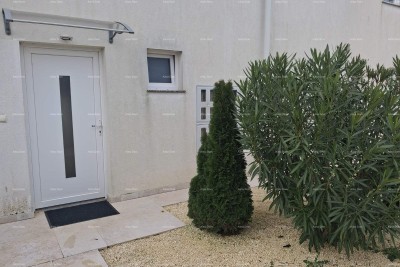 Prelep stan s vrtom in parkirnim mestom, blizu Pula