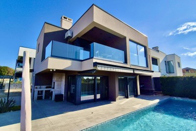 POREČ, MODERNA LUKSUZNA VILA SA POGLEDOM NA MORE