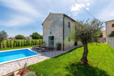 Poreč, okolica, Renovirana autohtona kamena kuća s bazenom, 9 km od mora