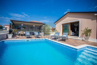 Poreč, Surroundings, Ground Floor House with Pool and Land for Another House, 7 km from the Sea