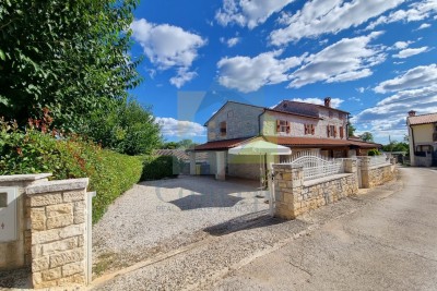 Poreč, Tar - EKSLUZIVA AGENCIJE - Dvije kamene kuće 3 km od mora