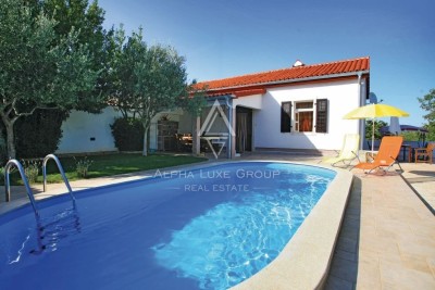 Marčana, Peruški: Villa in pietra ristrutturata di recente con piscina in vendita