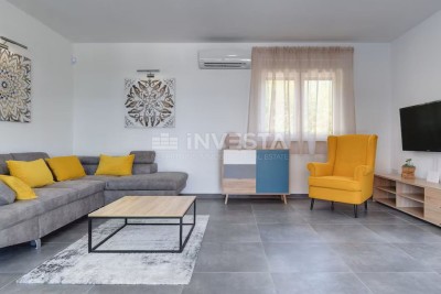 Pula, novoizgrađena samostojeća kuća sa bazenom