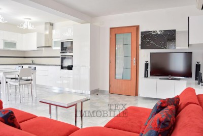 Poreč, stan na odličnoj lokaciji udaljen 300 m od mora