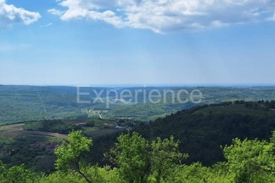 JEDINSTVENA LOKACIJA! Na vrhu brda građevinsko zemljište sa POGLEDOM NA MORE!