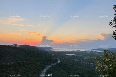 KAŠTEL– Građevinsko zemljište 812 m² s panoramskim pogledom