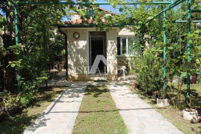 Istra, Poreč 2km - Samostojeća kuća + apartman u zelenom okruženju nadomak Poreča !